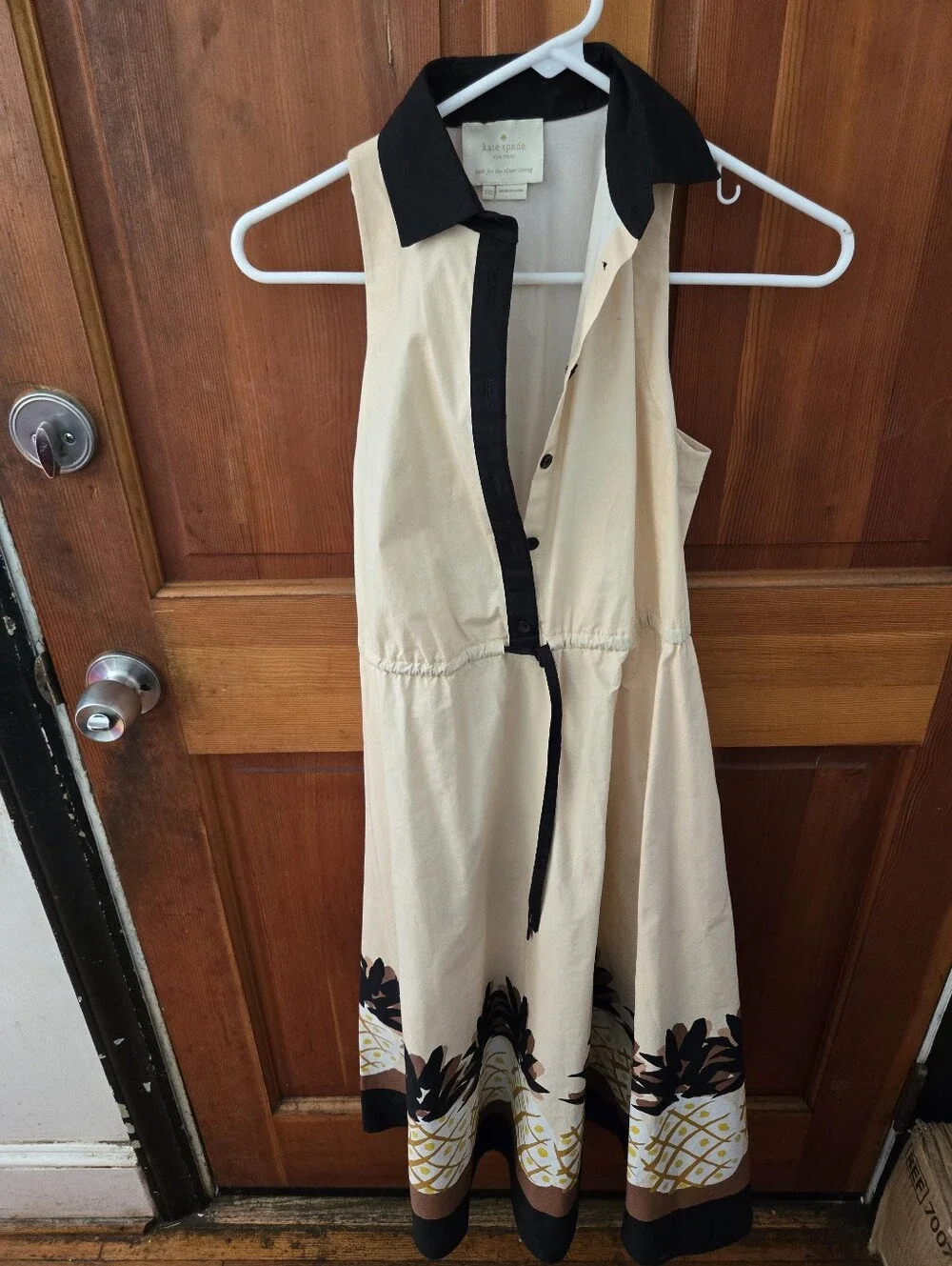 kate spade Two-Tone Sleeveless Button Shirt in Cream and Black